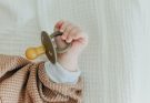 Emzik kullanımı ani bebek ölümlerini azaltıyor…